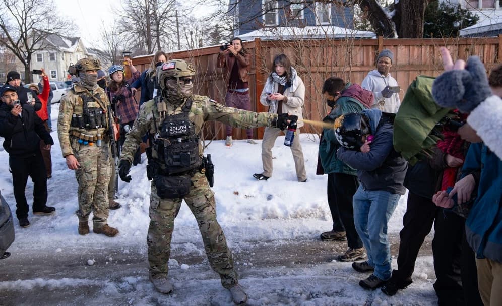 Федеральный суд запретил ICE применять перцовый спрей против митингующих